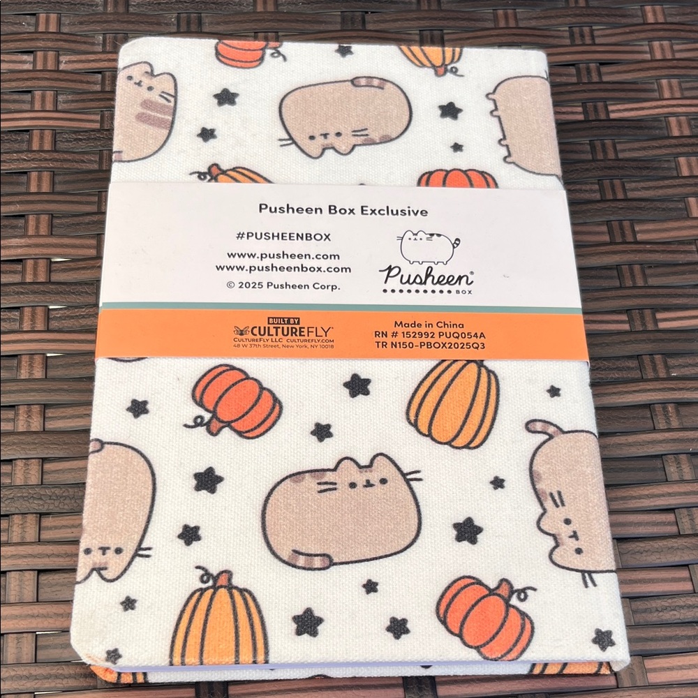 Pusheen Box Exclusive White and Orange Canvas Journal - Picture 3 of 6